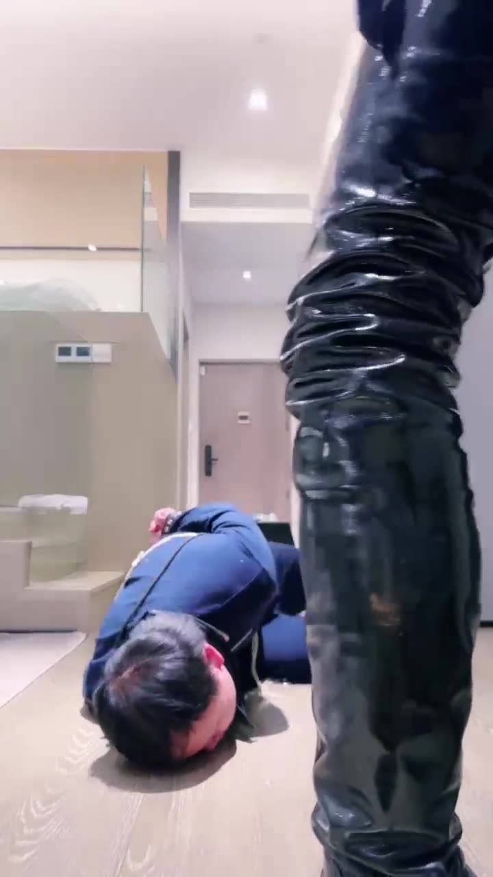 嘉倪 靴底的蛆虫 2