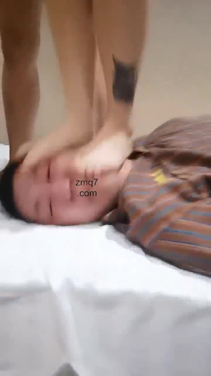 王某人 开发三个女按摩技师做女王