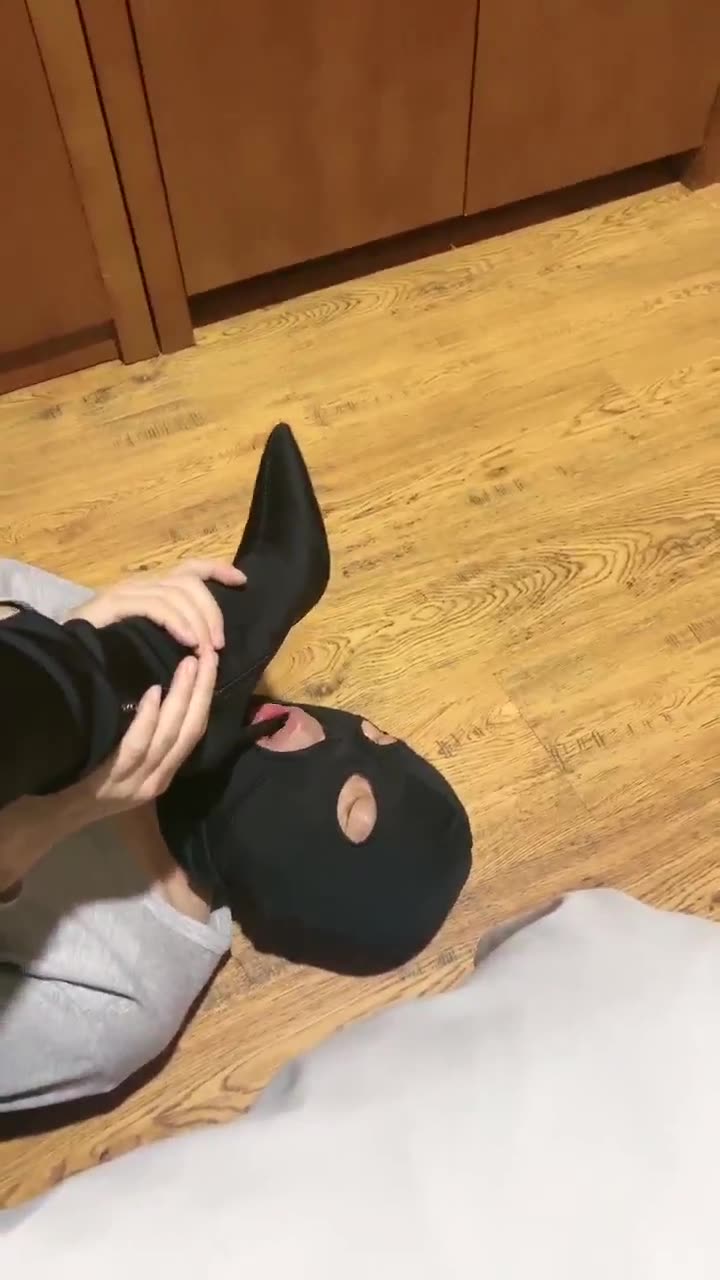 桃子 高跟靴踢废 爆蛋