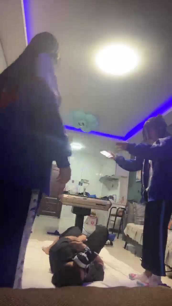 与精神小妹的那些事 四姐妹 钉子鞋暴踹贱货