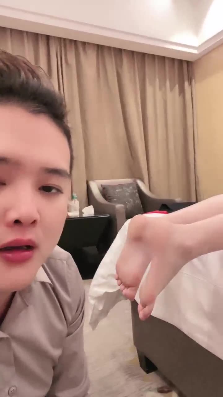 甜心教主 调教 脚奴伺候着 睡着了