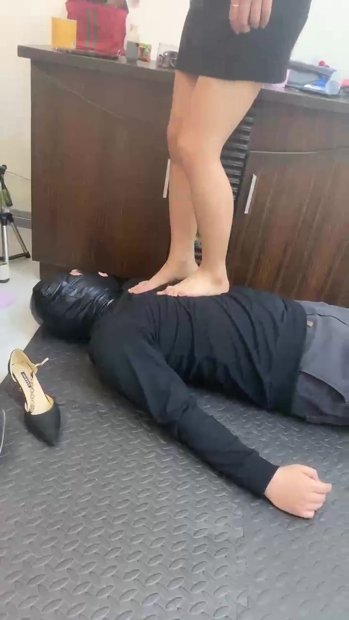 琳嘉 踩踏