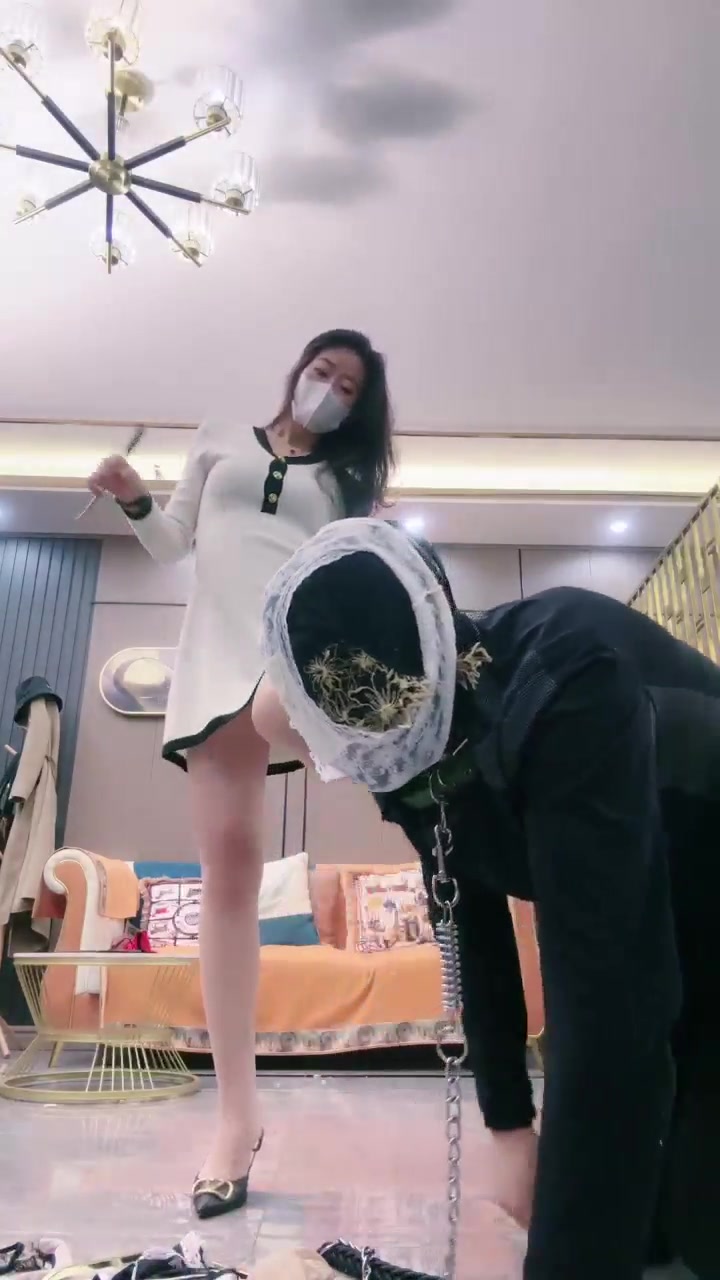 禾未 积攒了半个月的原味丝袜 让奴含进嘴里