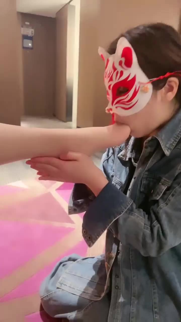 丹祖宗 新收的女奴伺候主人的玉足