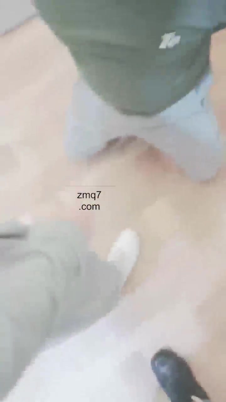 小欣 女主人虐一个脚下的废物