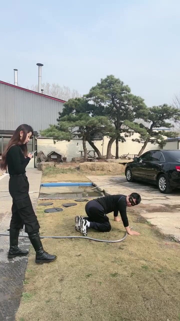 沅芷 户外调教 爆踹