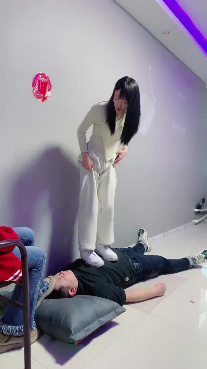 与精神小妹的那些事 群踩 第二弹
