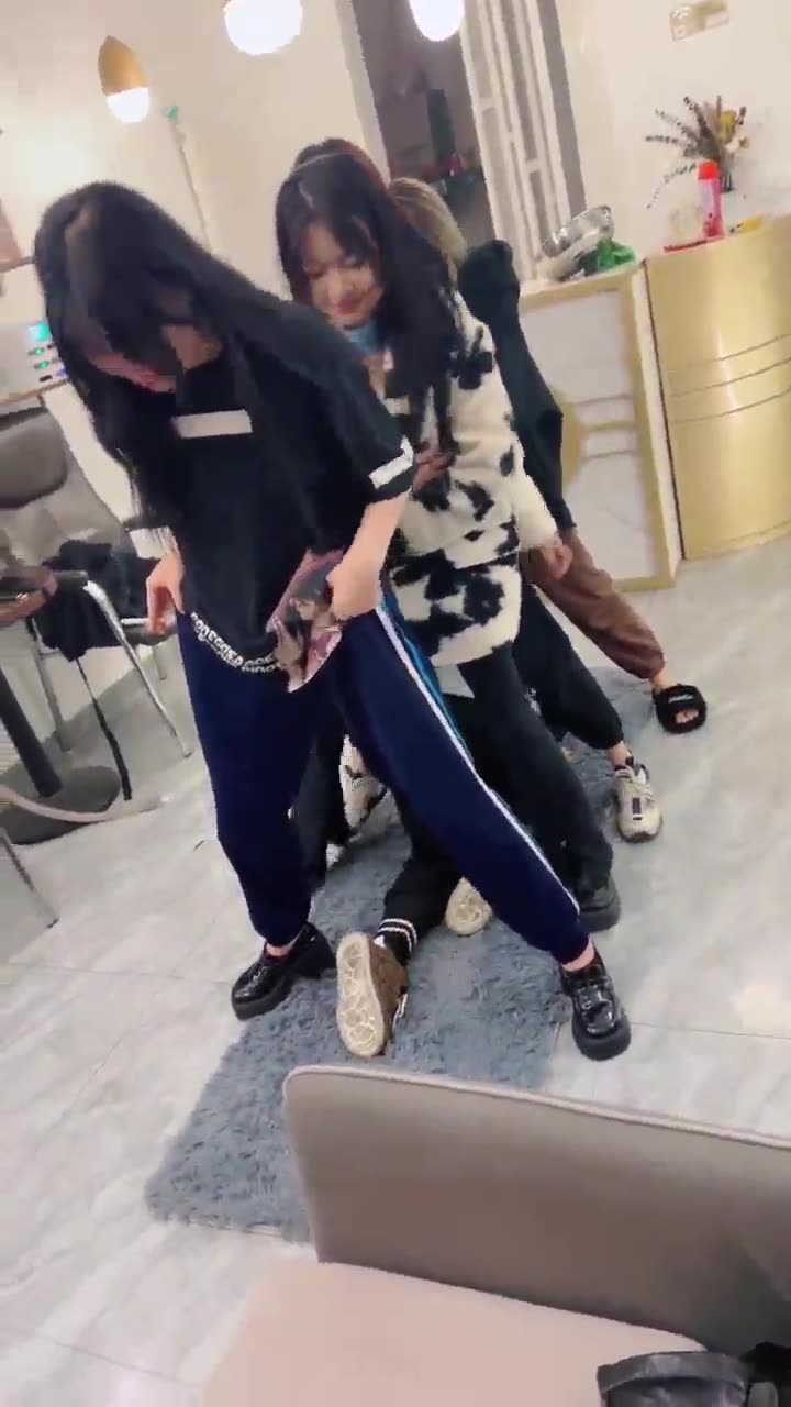 天津女仆电姐 深夜店里玩女奴