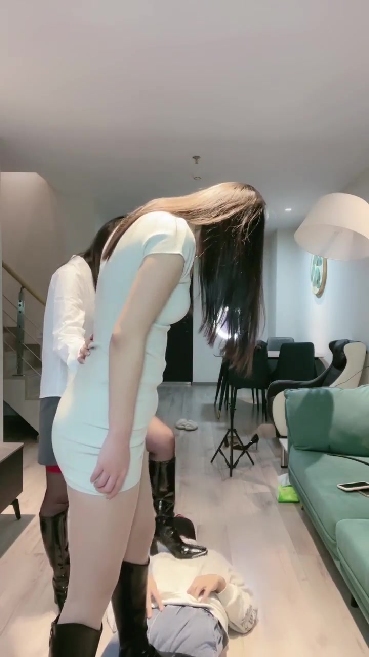 晚晚 双女王调教