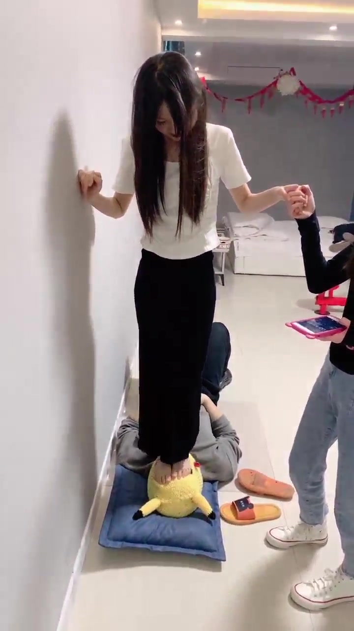 与精神小妹的那些事】纹了花臂的新女王