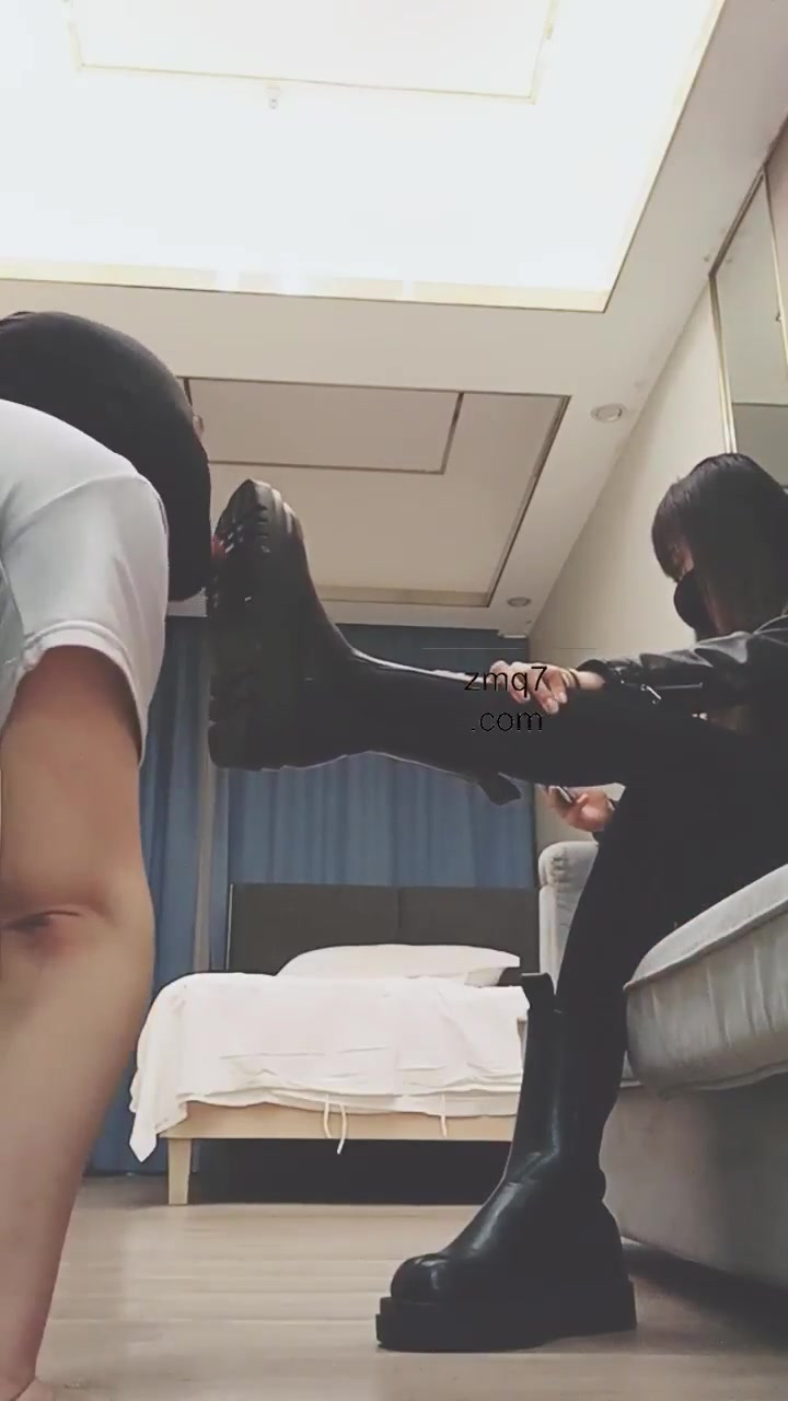 美娜格格 被摧残的一天