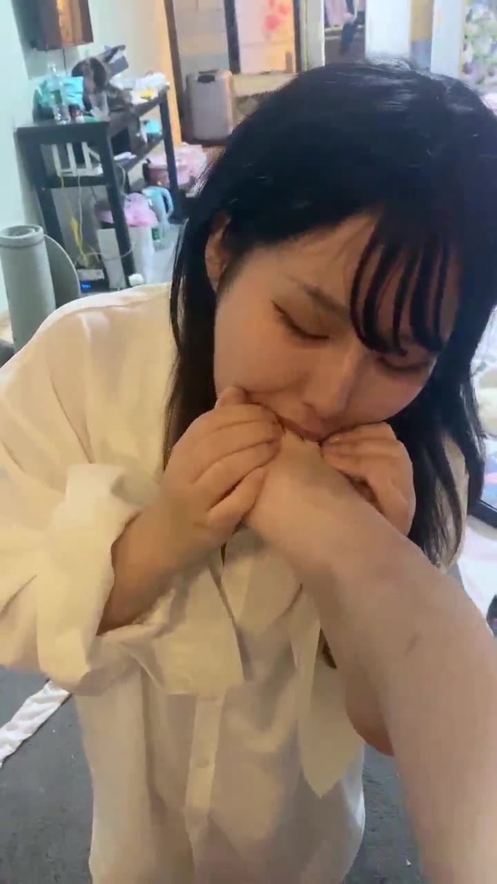 绿子 玩女奴 脚深喉 插吐几次