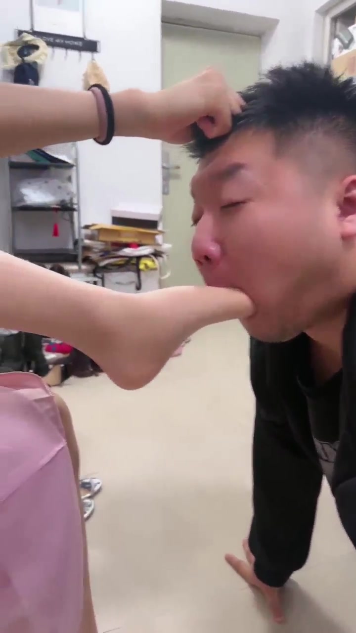 素人星探 进来看 舔美女脚