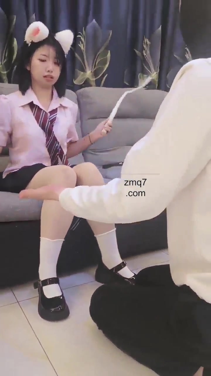 依依子 新女王的首秀