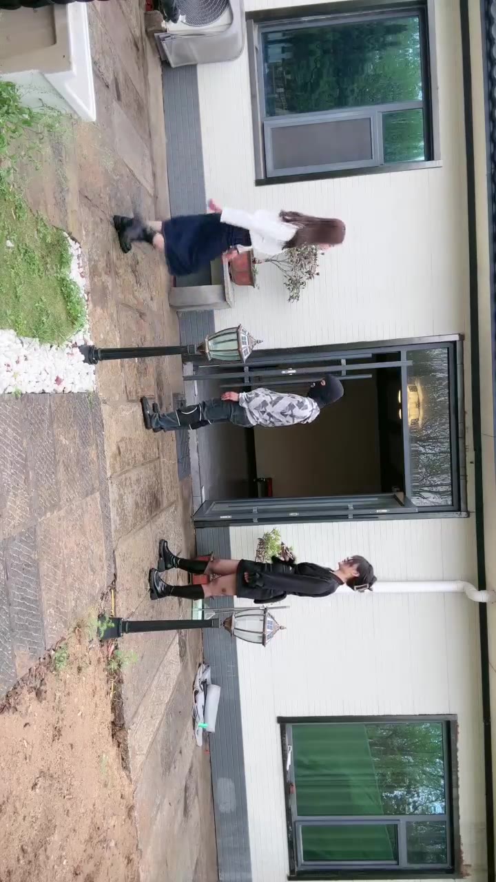 宸宸 户外皮靴 踢踹