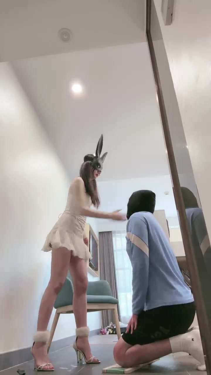 月影儿 重度调教 剧情 偷东西被抓