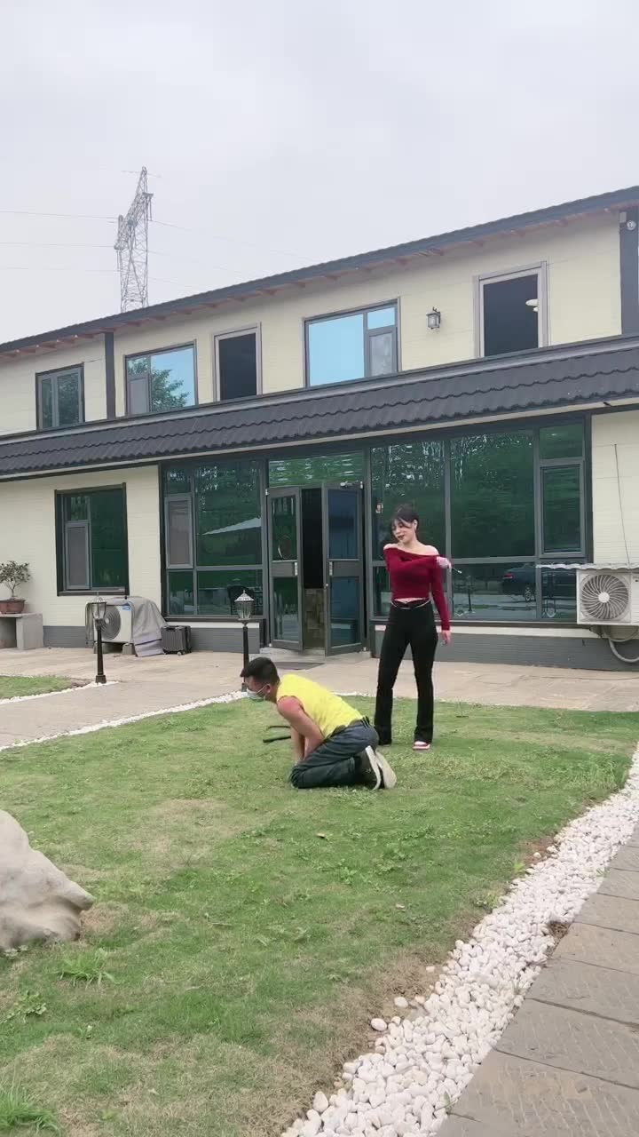 沅芷大人 户外调教 惩罚圈养的家畜