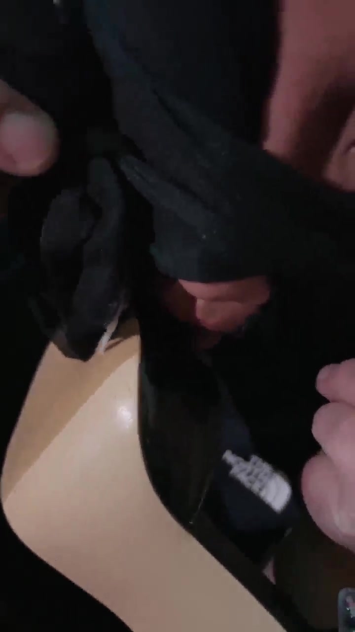 汐言 网吧包间打游戏 脚奴伺候着