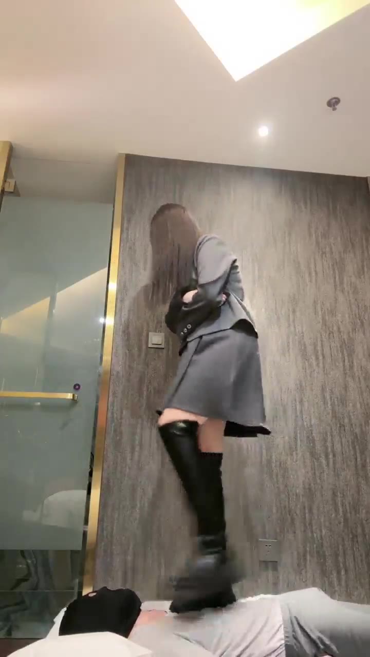 佳奈 和主管一起出差