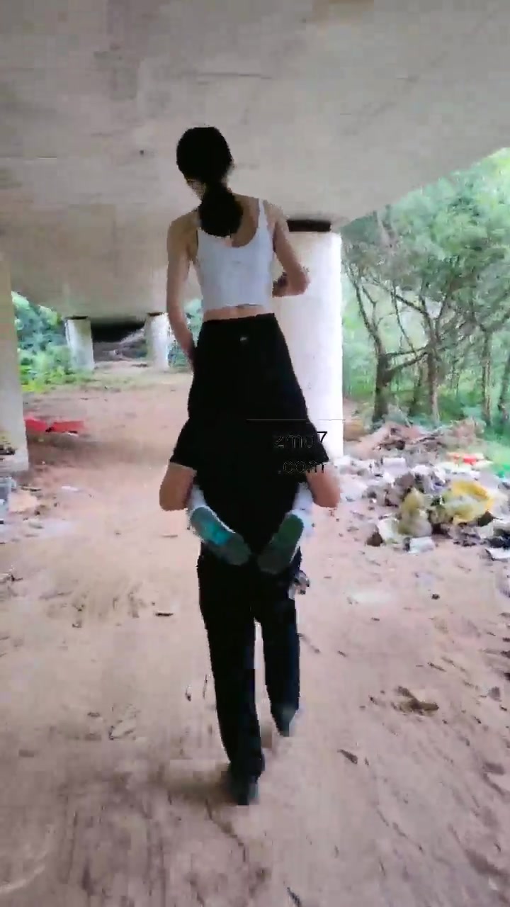 暴力美学 户外狠虐二脚马