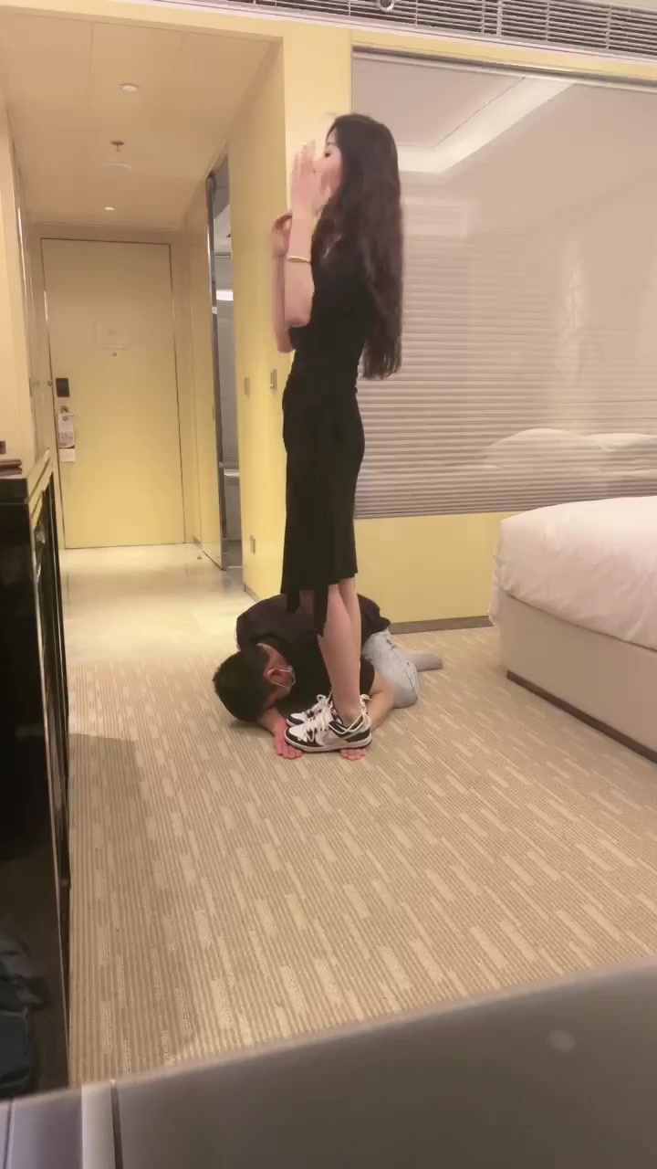 沅芷 超响耳光 踹飞 跺手