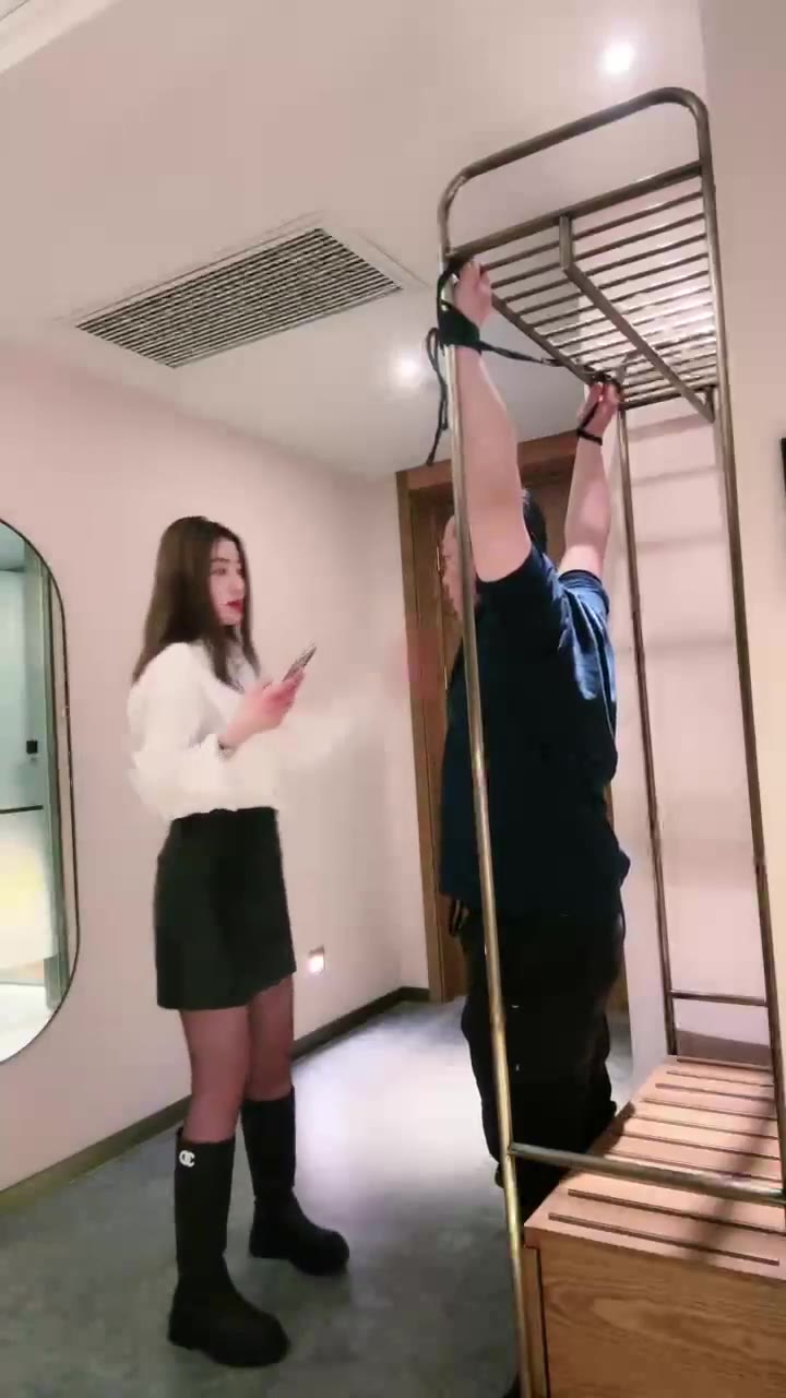 宸宸 打耳光 扇出血