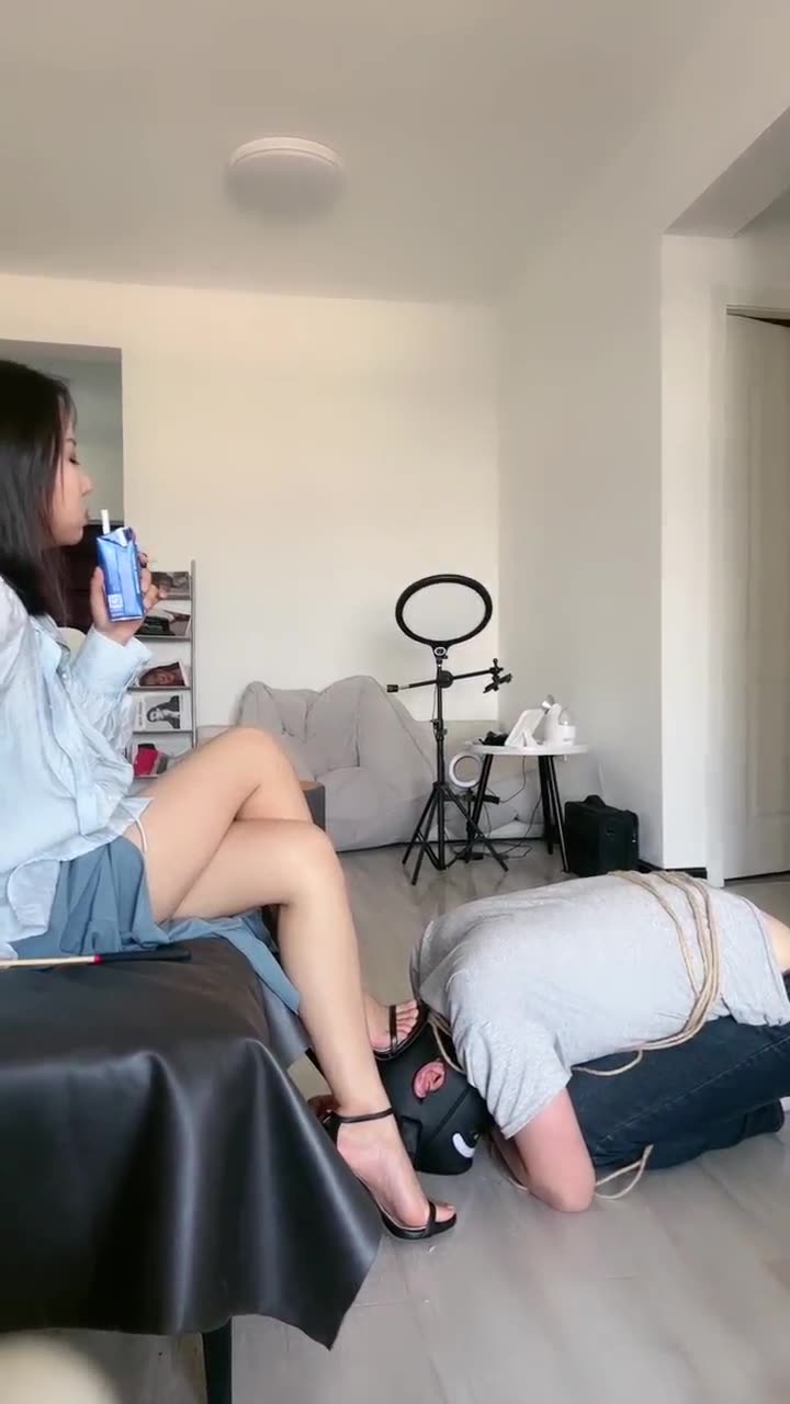 暴躁小溪 五一爬来的圈养奴