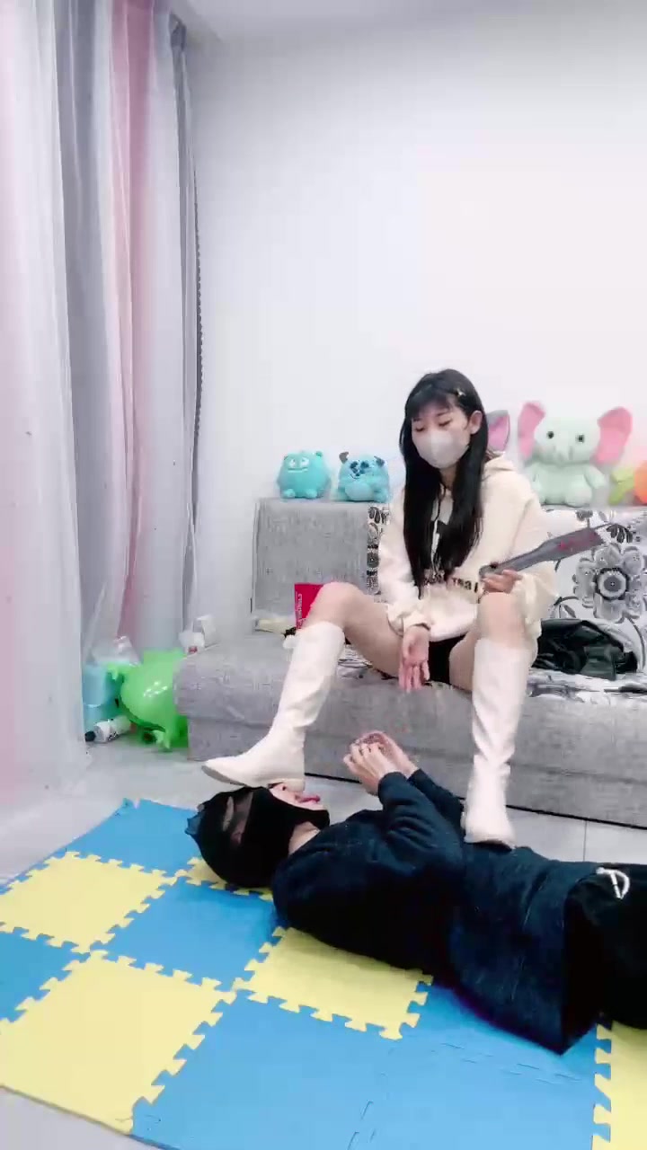 兔兔大大 踩踏 哐哐踩