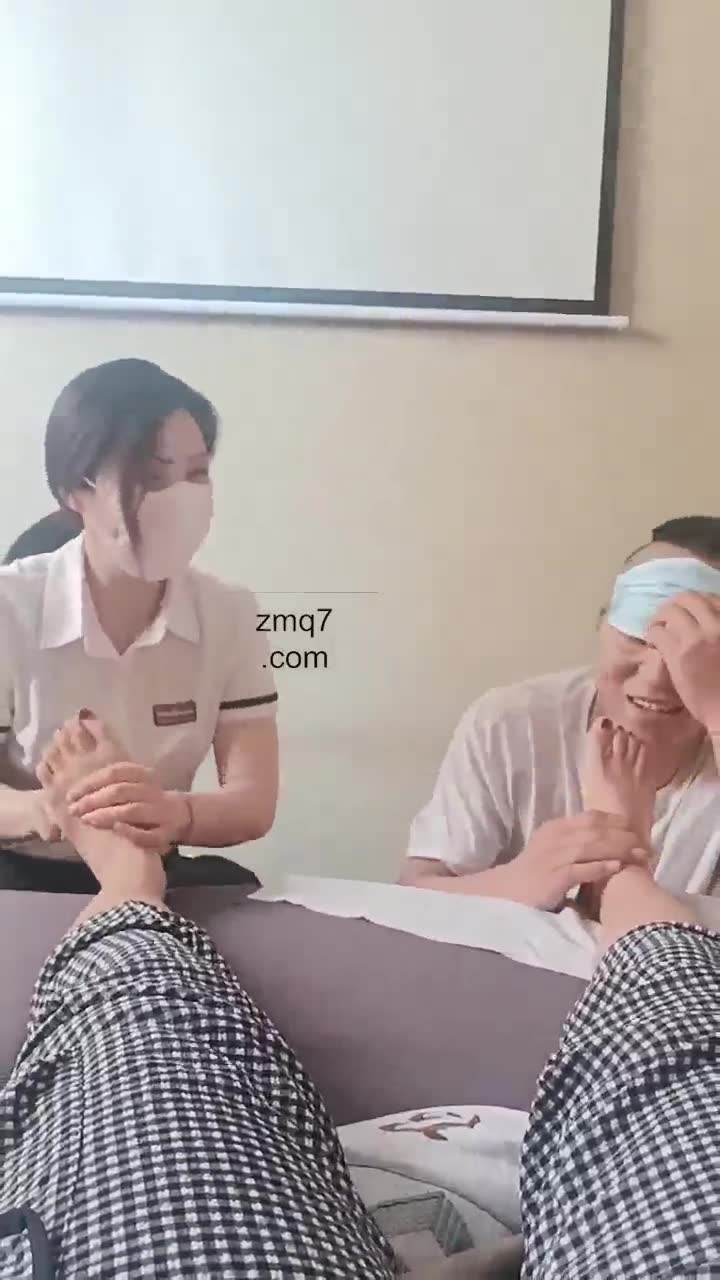 露可 足疗店里玩技玩女奴