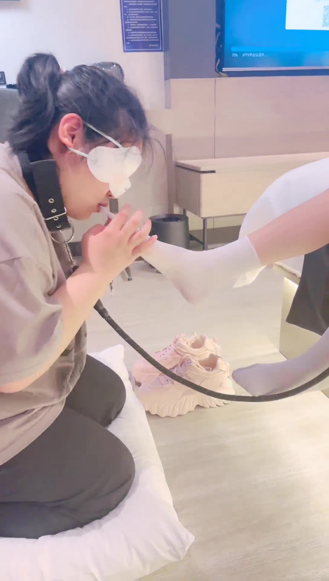 尤黎 剧情 开发边缘女高中生