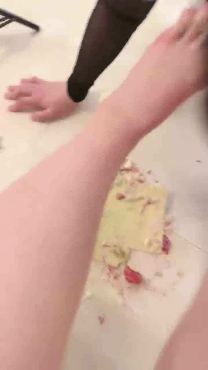 桃幼幼 踩踏 脚喂食