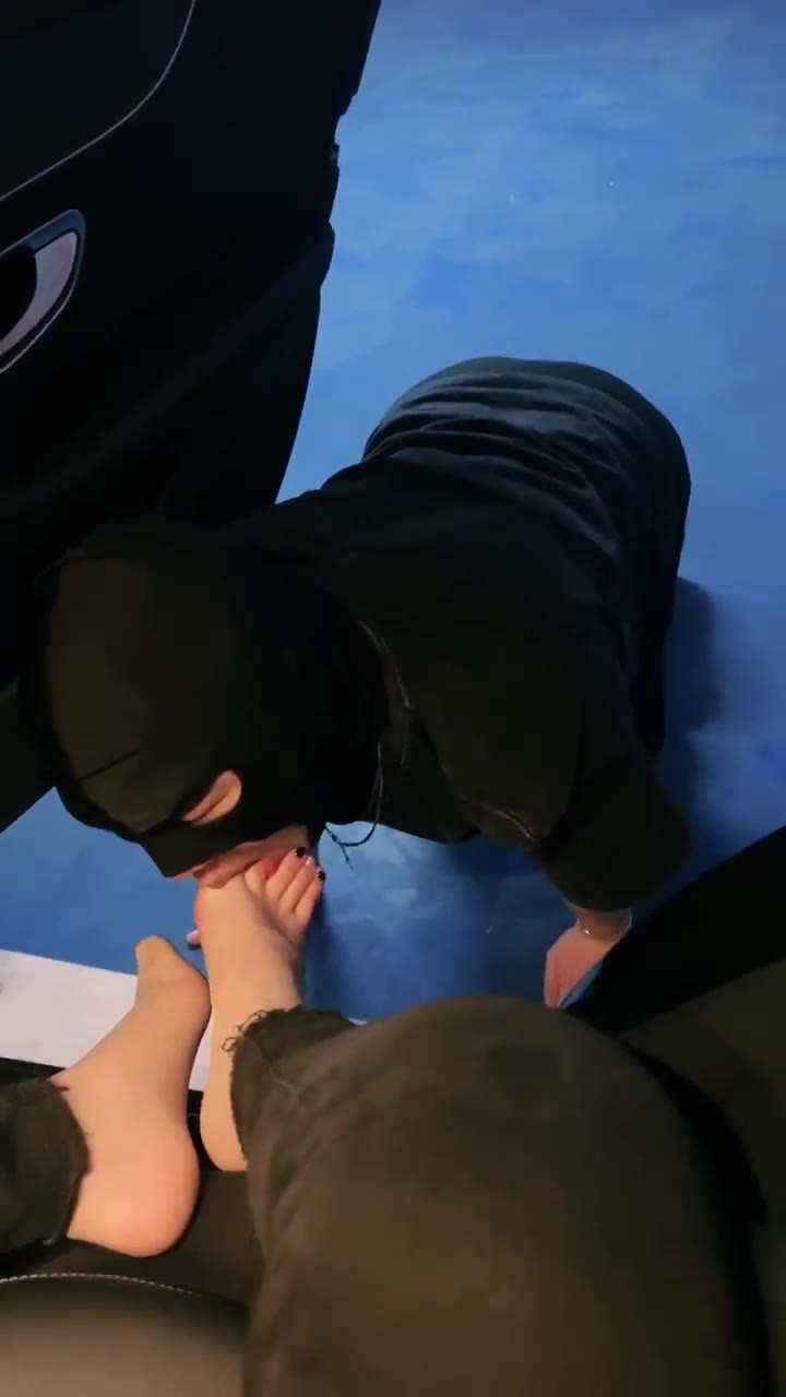 琪琪 停车场里玩脚奴