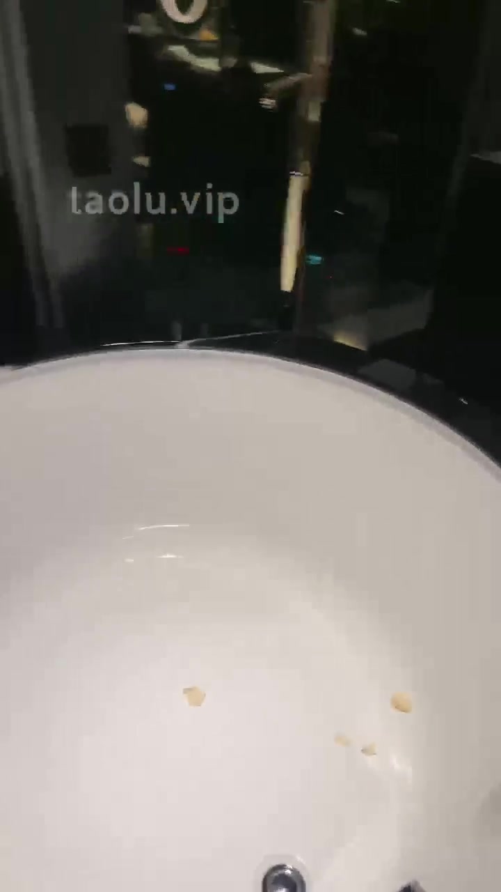 美娜Meyna 头像是我 不满意