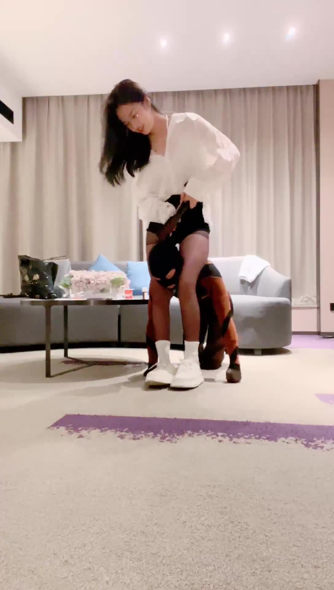 Uuu 身上都被丝袜包裹