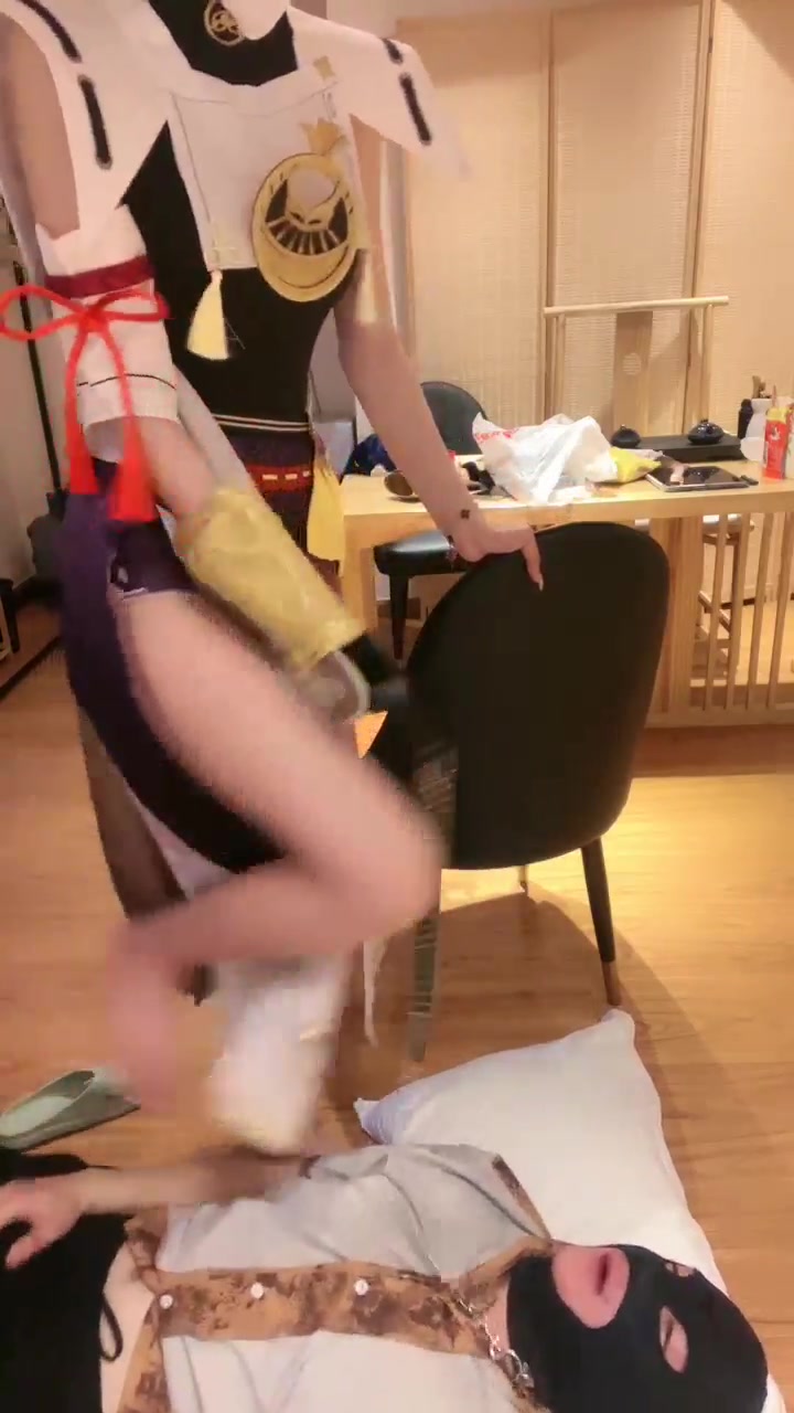佳佳 调教脚奴