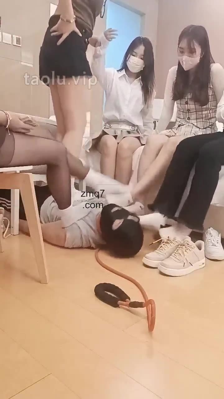 金桔 被五位女大学生群殴