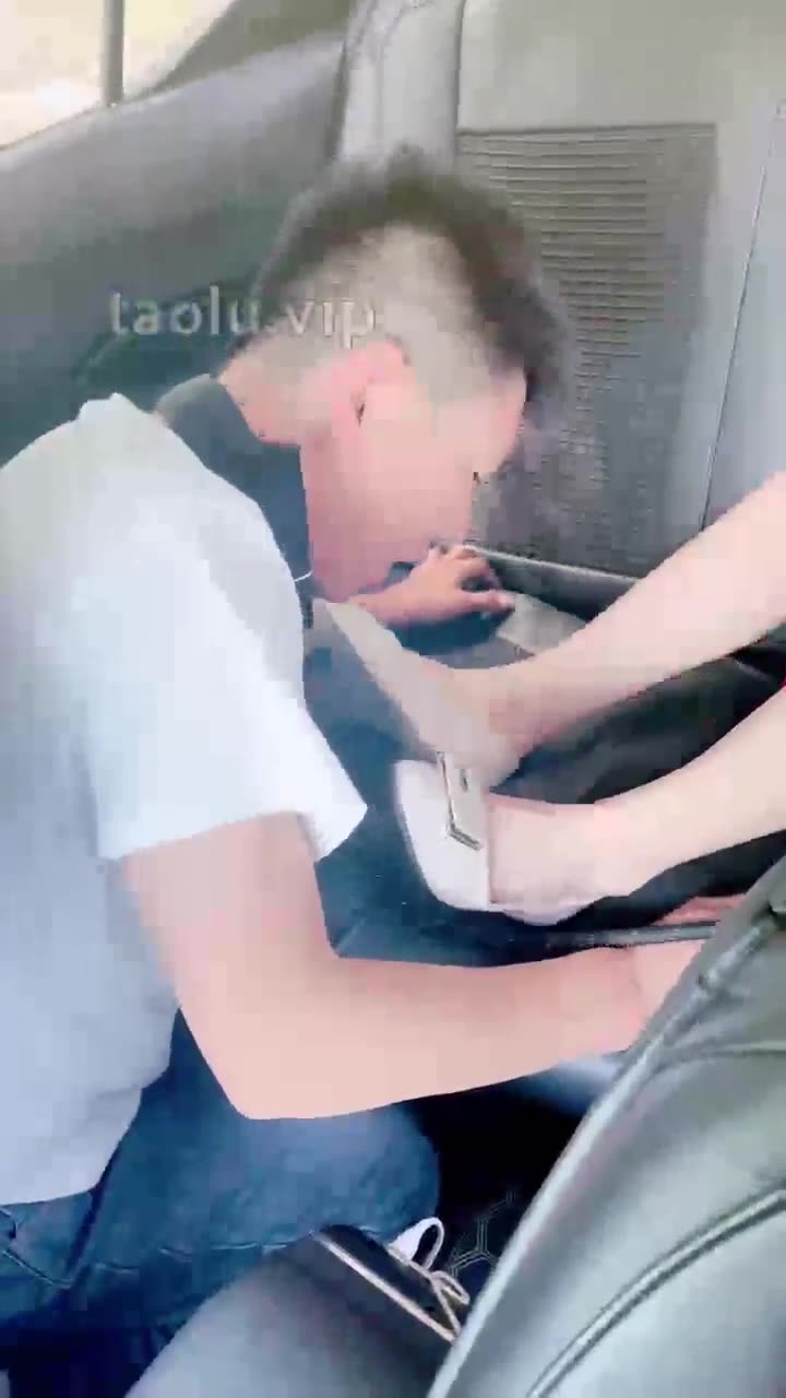 尤黎 户外调教 车内舔脚