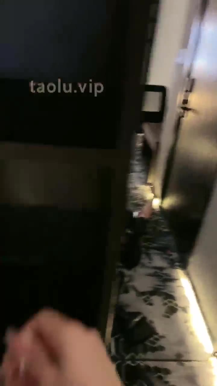 榕S 皮靴下的混合物盛宴