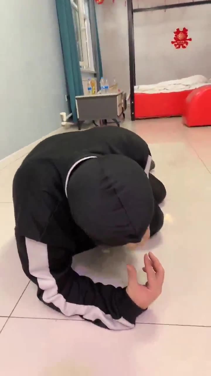 精神小妹 踹头 超暴力