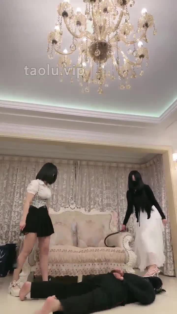 sister&#39;s first femdom