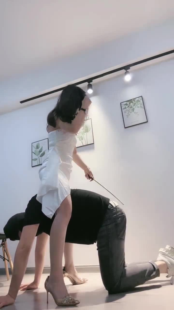 禾未 严厉的教学