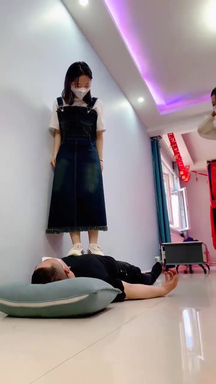 精神小妹 踩踏 预热活动