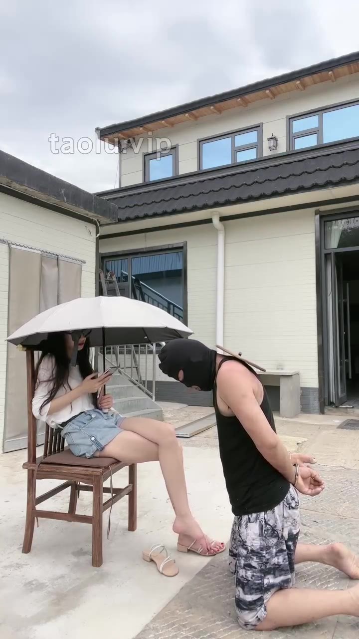 沅芷 跪石子路 惩罚 磕头