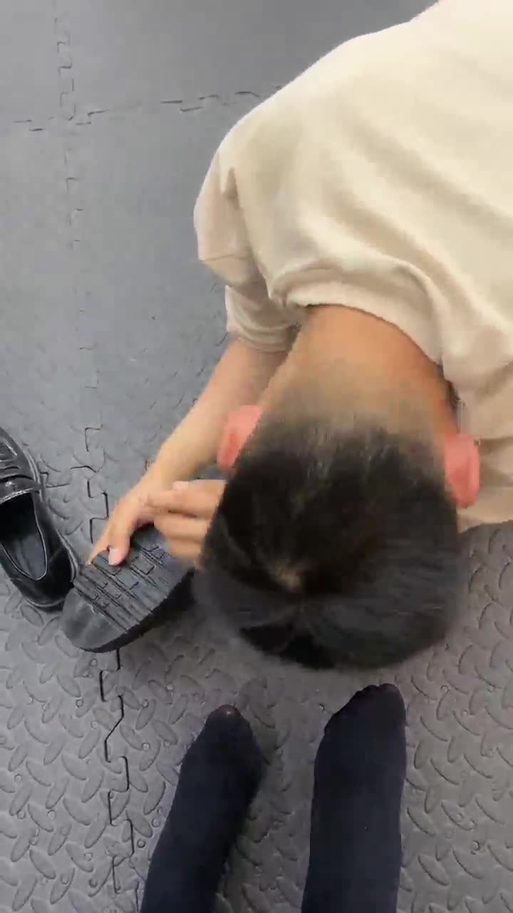 琳嘉 小鲜肉来挑战暴力耳光