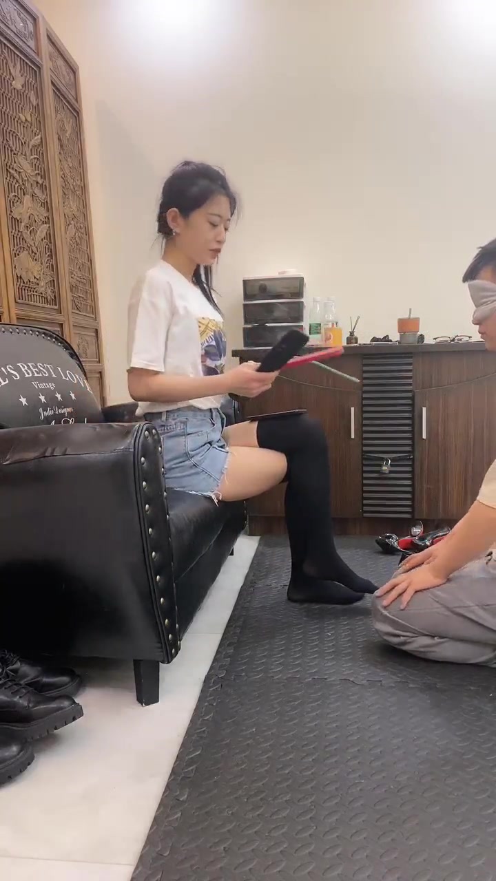 琳嘉 小鲜肉来挑战暴力耳光