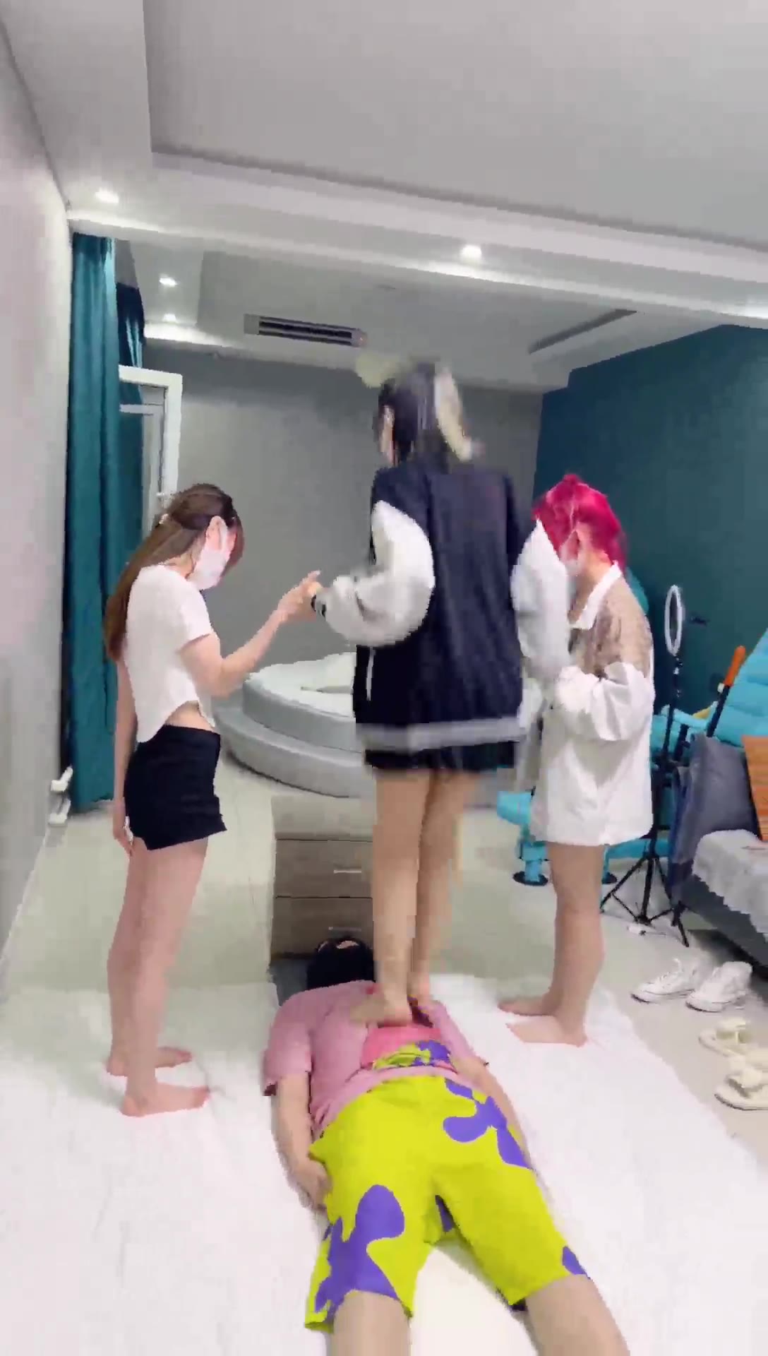 精神小妹 新女王登场 跳踩