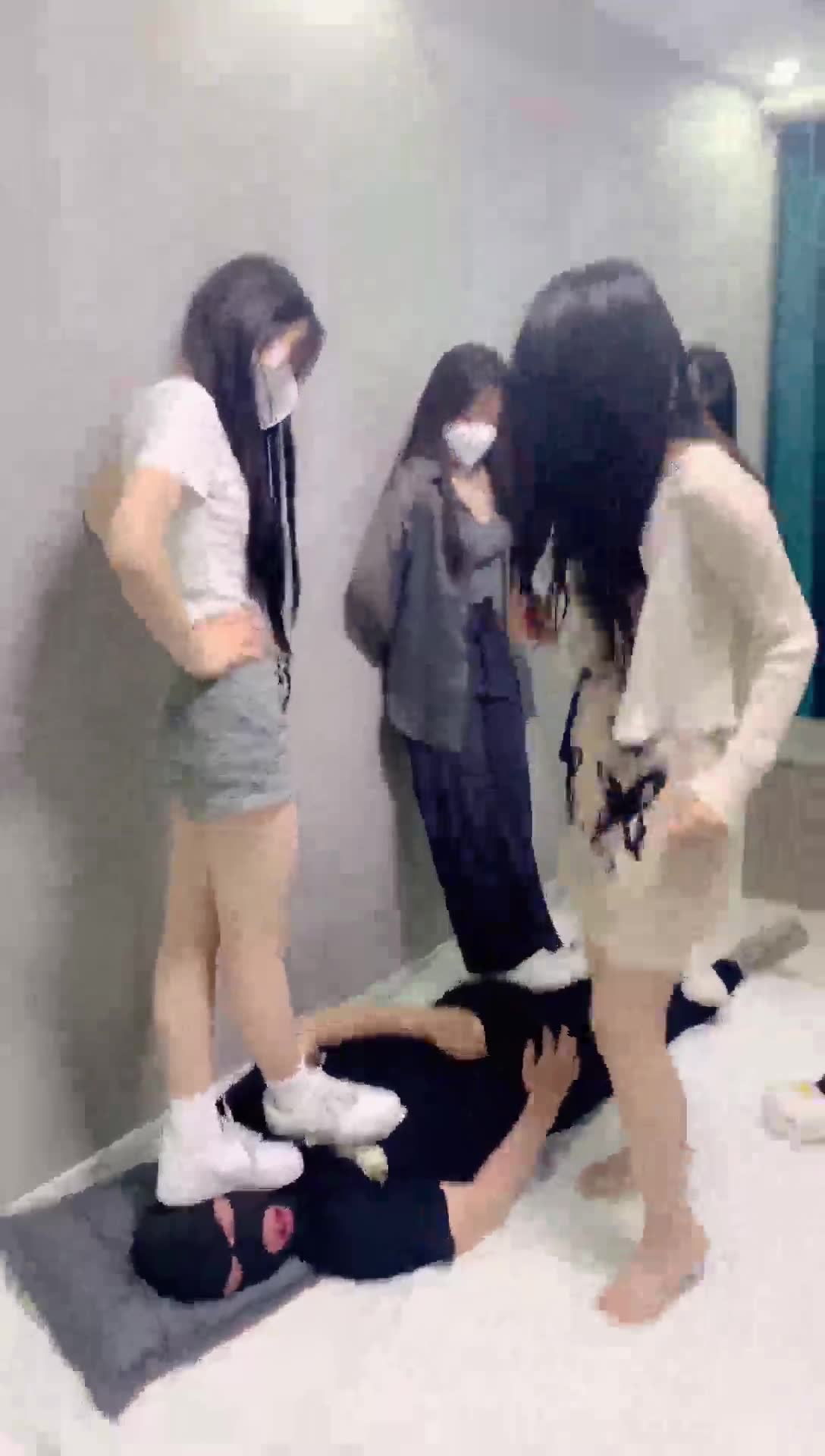 精神小妹 多女王 禁锢的折磨