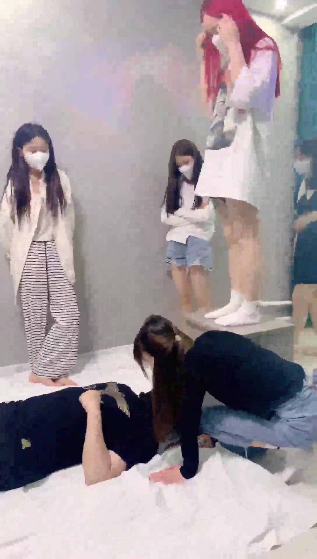 精神小妹 多女王 禁锢的折磨
