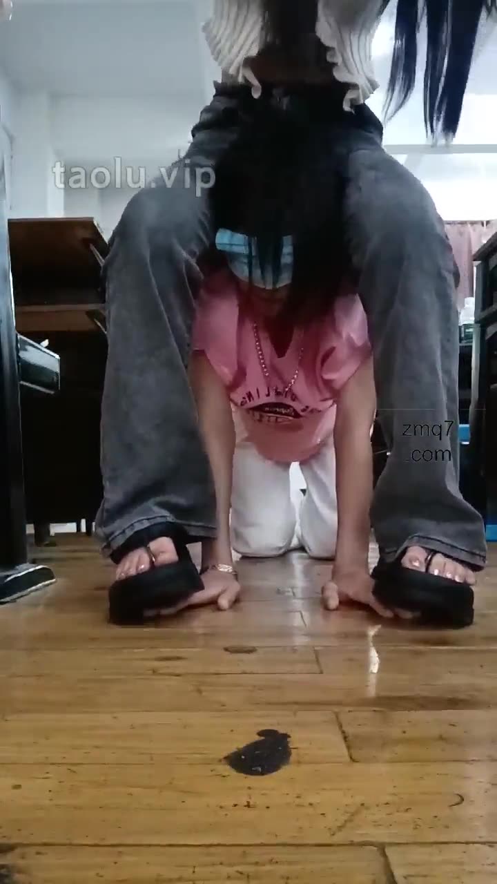 小可可 女老板变成了擦鞋布