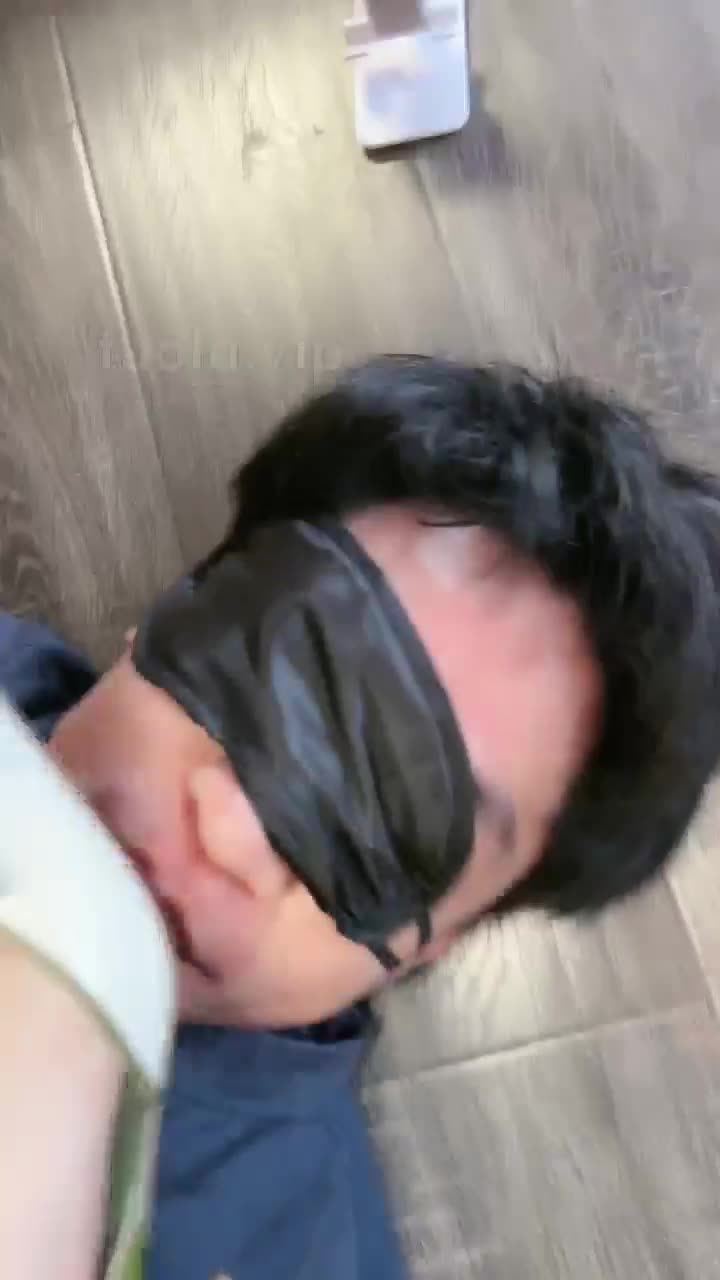 沅芷 踩踏人肉脚垫